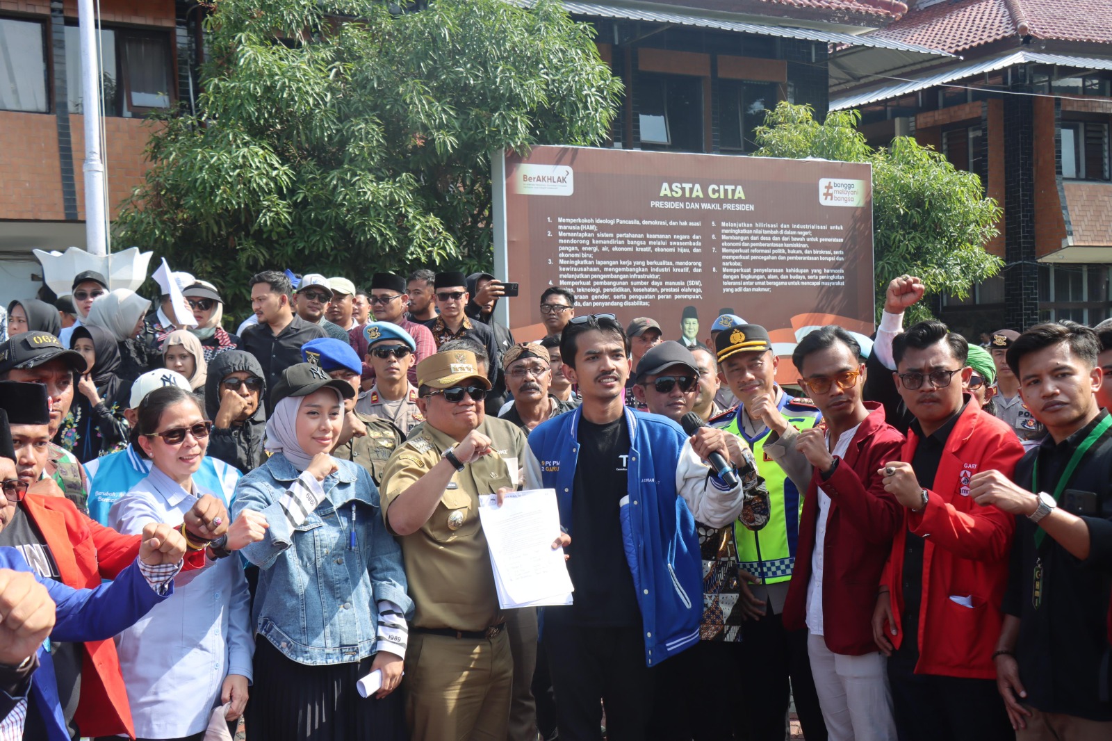 Bupati, DPRD, dan Forkopimda Garut Temui Mahasiswa