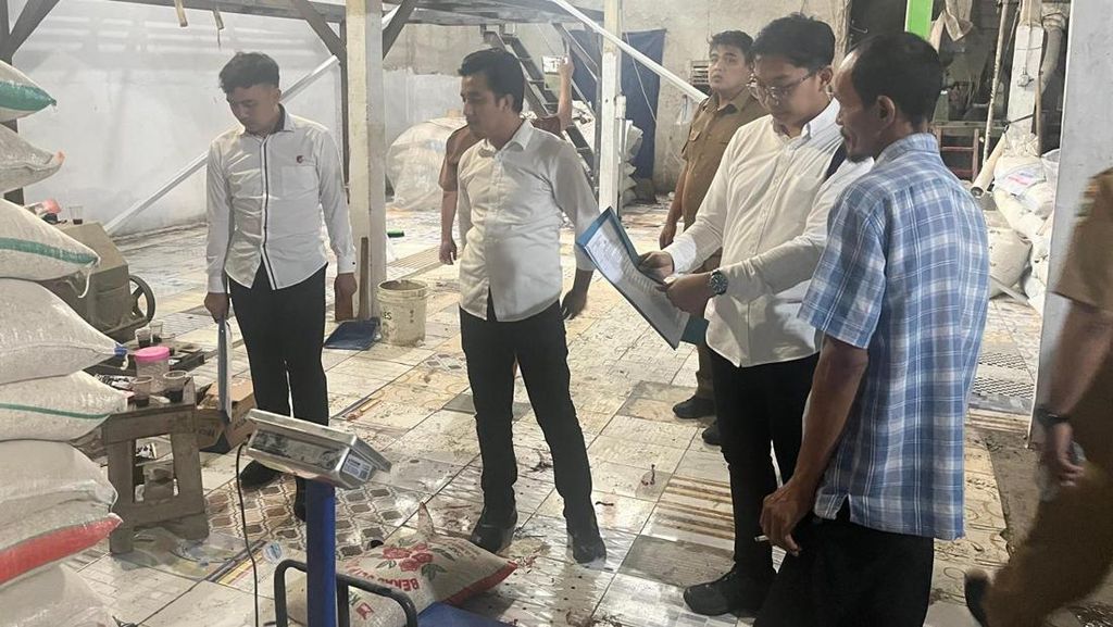 Satgas Pangan Kabupaten Serang Bongkar Pengoplos Beras