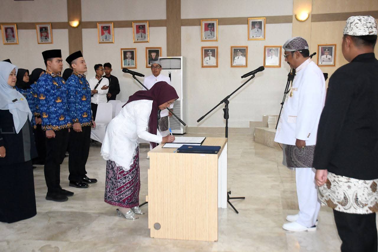 Puluhan Pegawai Negeri Sipil Pemkab Sukabumi Dilantik Bupati Asep Japar