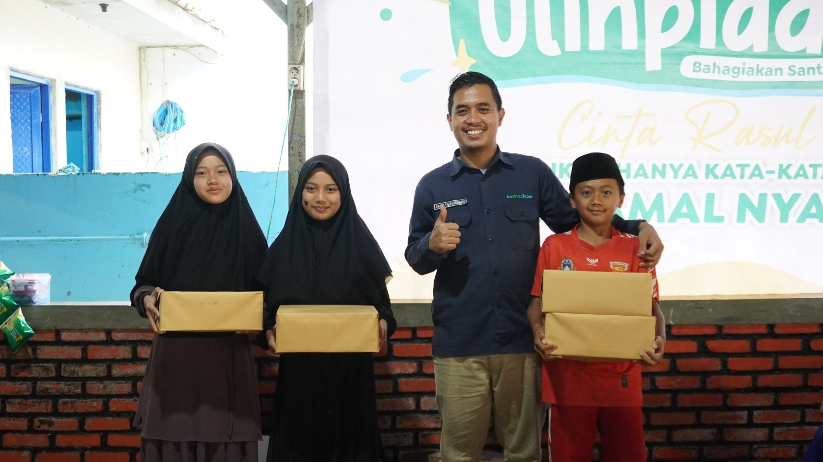 BAZNAS Jabar Berbagi Kebahagiaan Bersama Santri dalam Rangka Maulid Nabi