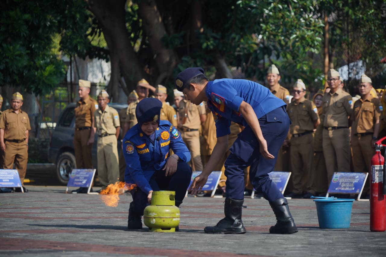 Pemkab Garut Gelar Simulasi Penanganan Kebakaran Mandiri, Bupati Tekankan Kesiapsiagaan Diri ‎