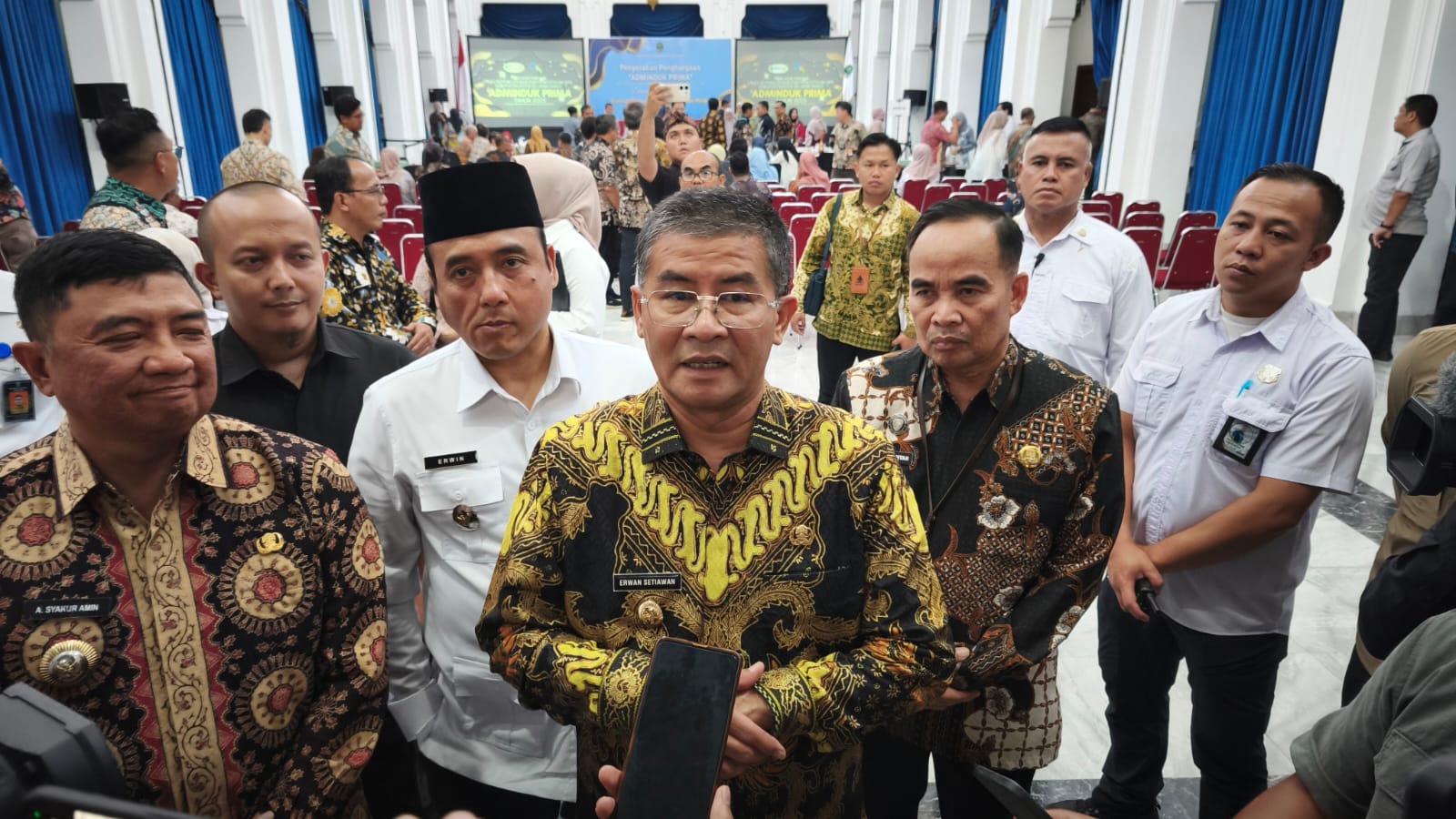 Beri Penghargaan Adminduk Prima, Erwan Soroti Banyak Anak Belum Punya Akta