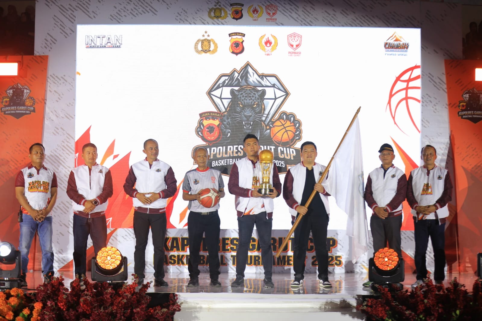 Semarak Pembukaan Turnamen Bola Basket Kapolres Garut Cup 2025