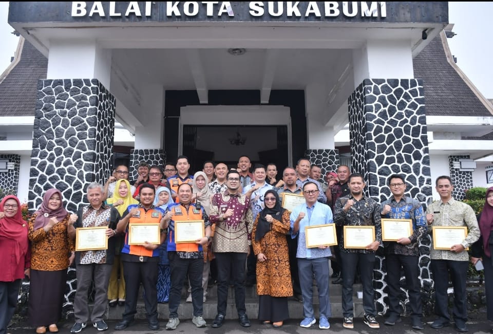 Pemkot Sukabumi Gelar Penganugerahan Pengelola Pengaduan 2025