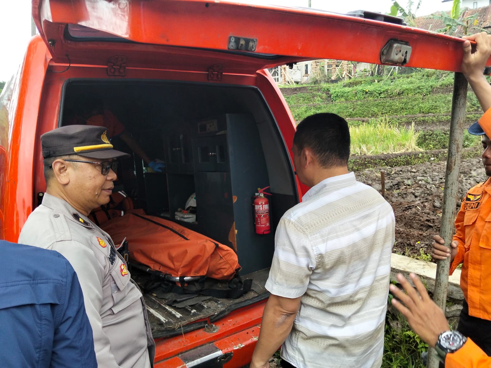 Penemuan Mayat di Sungai Cipamulihan Bayingbong Garut Gegerkan Warga