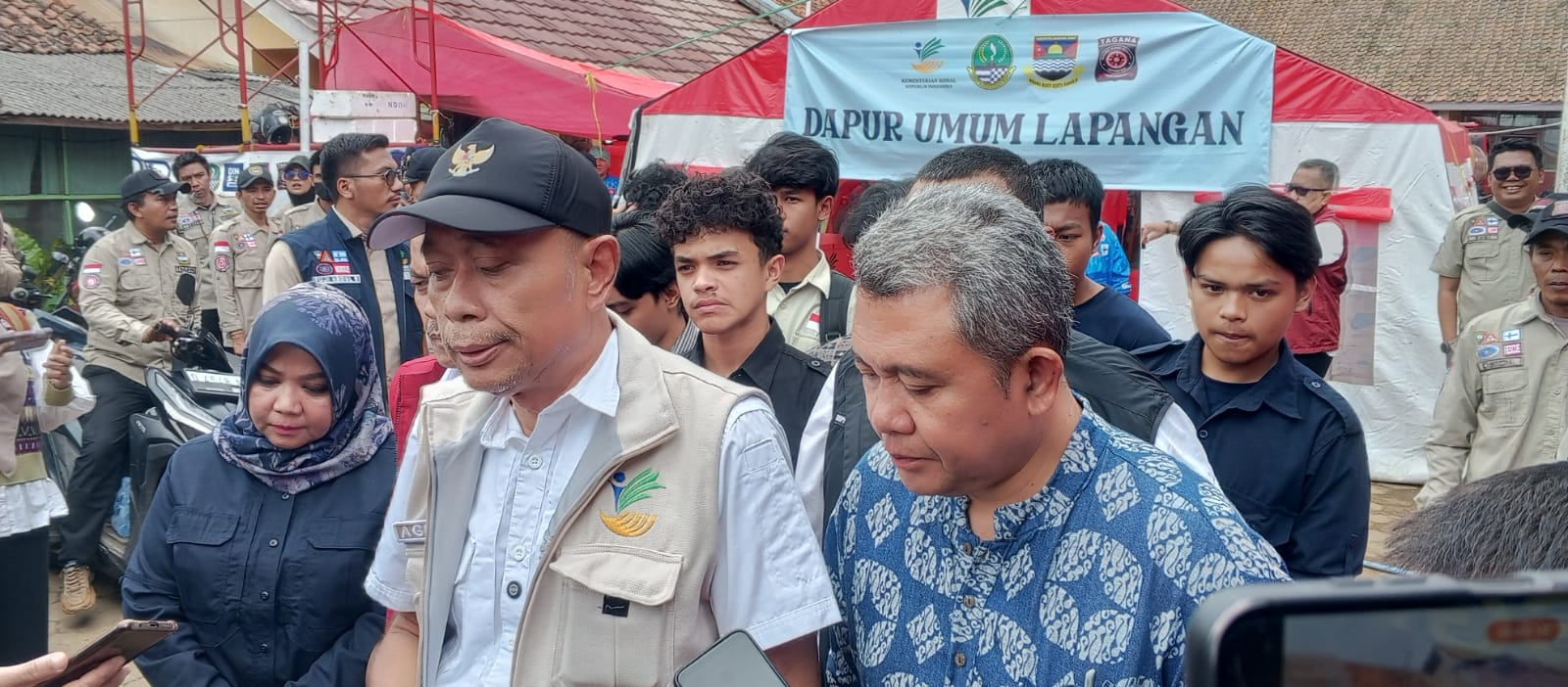 Kunjungi Longsor Pasirlangu, Wamensos RI Pastikan Kebutuhan Dasar Pengungsi Terpenuhi 