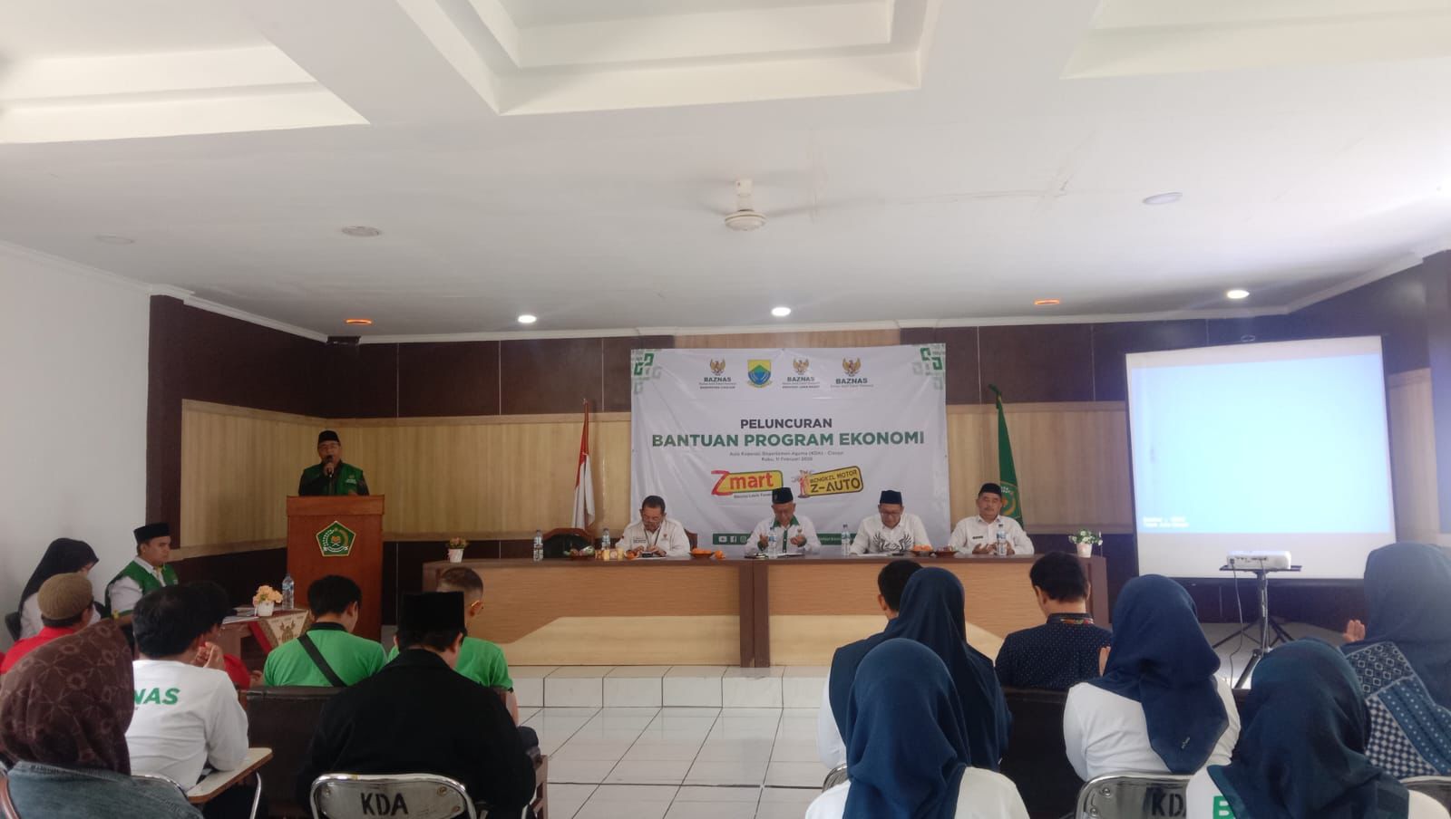 BAZNAS Jawa Barat bersama BAZNAS Cianjur Luncurkan Program Z Mart dan Z Auto untuk 53 Penerima Manfaat di Cianjur