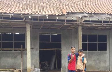 Pembangunan SMP 8 Naringgul Cianjur Terbengkalai (foto: Radar Cianjur)