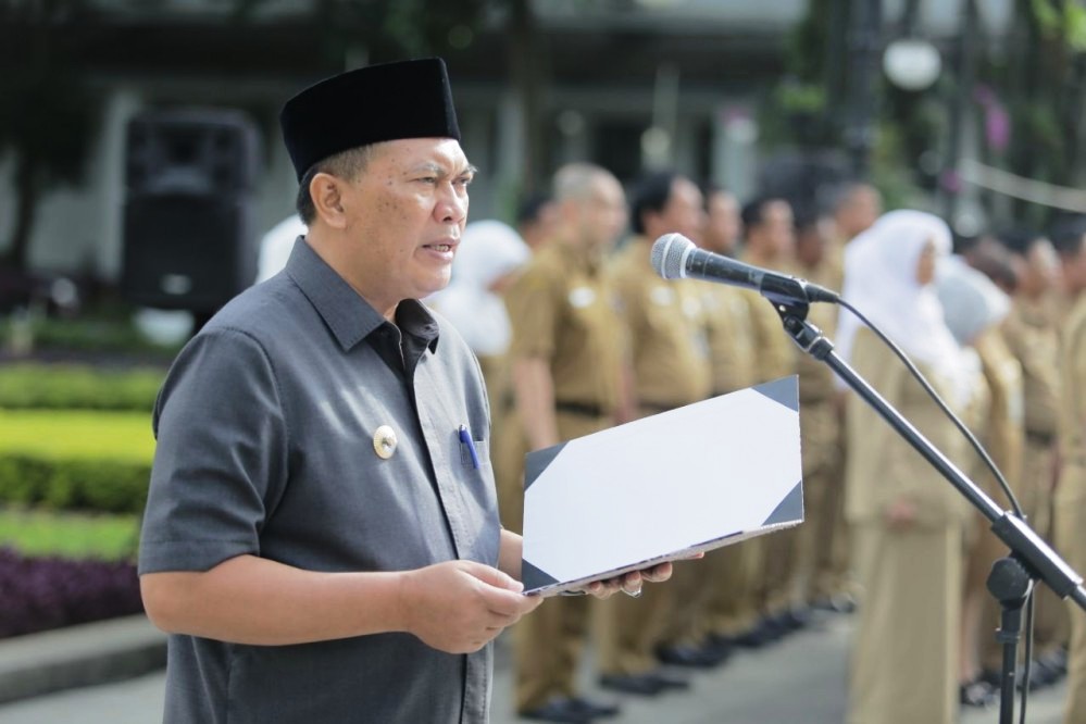 Wali Kota Bnadung, Oded M Danial, pimpin upacara rutin, Senin pagi. Foto: Humas Kota Bdg