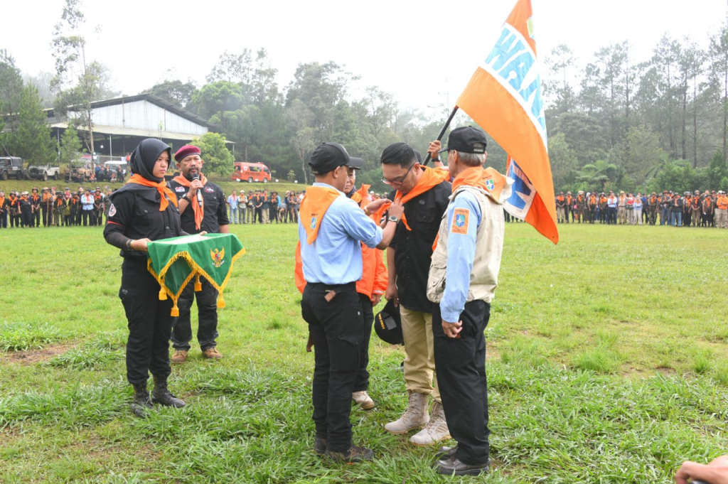 Pelantikan, Ridwan Kamil, sebagai Anggota Kehormatan WEanadri, di Situ Lembang, Kabupaten Bnadung Barat. Foto: Humas Jabr