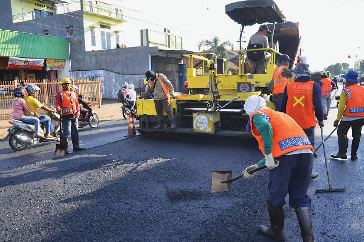 Ilustrasi pengaspalan jalan (Foto:MediaIndonesia.com)