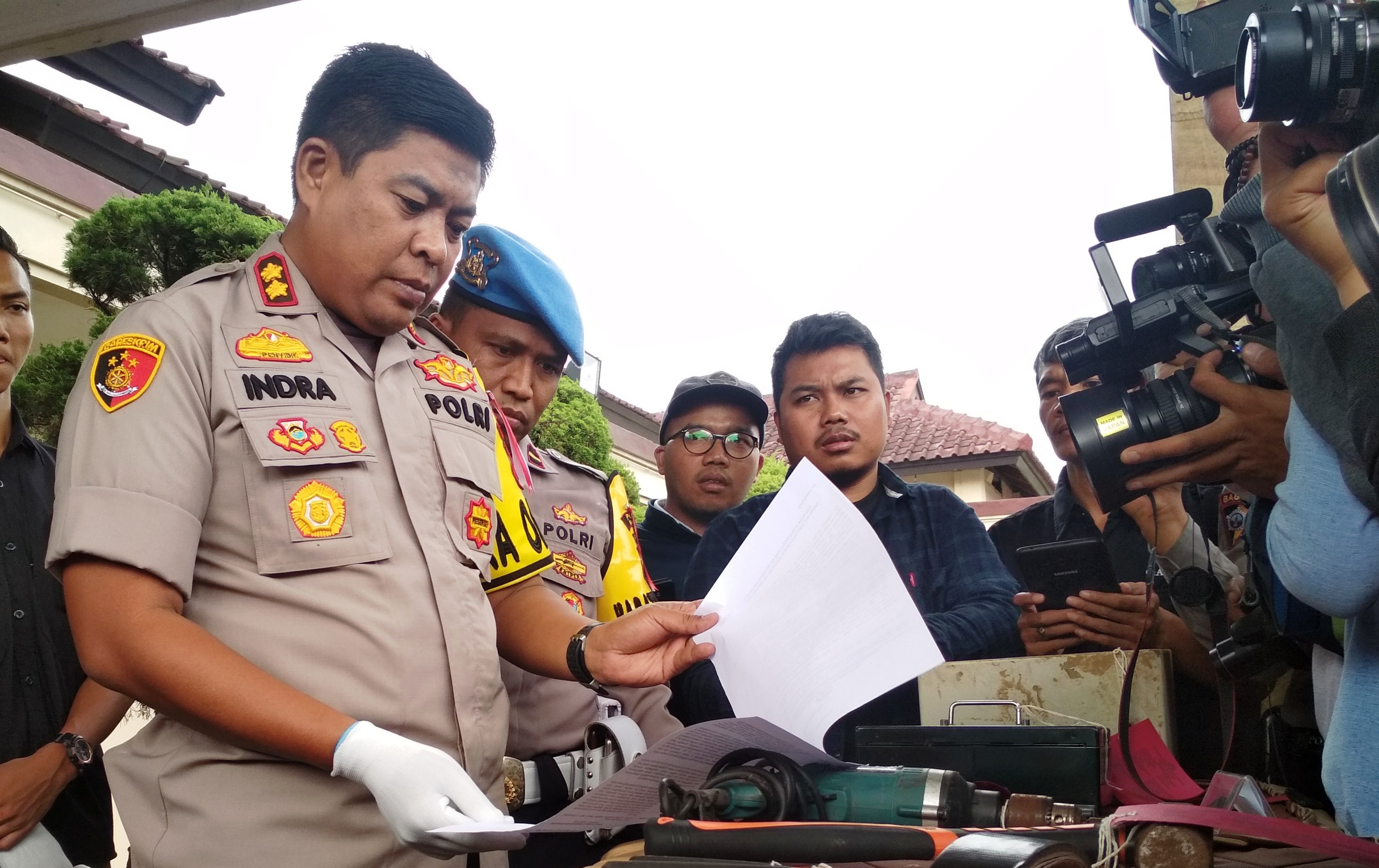 Kapolres Bandung, AKBP Indra Hermawan saat melakukan gelar perkara di Mapolres Bandung, Soreang, Kabupaten Bandung, Jumat (10/5/2019). Foto: dara.co.id/Zein