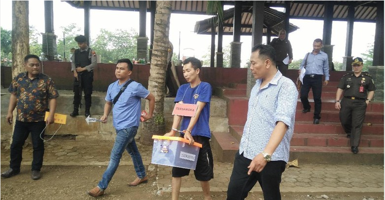 Rekonstruksi pembunuhan mutilasi oleh Deni Prianto di Banyumas (Foto: detikcom)