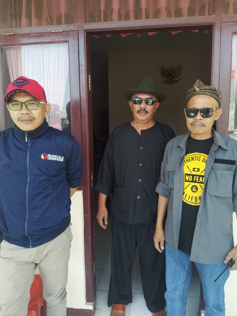 Sulaeman dan Sugihman mencalonkan jadi Kepala Desa Banyusari. Keduanya memiliki program yang akan direalisasikan untuk masyarakat (Foto: denkur)