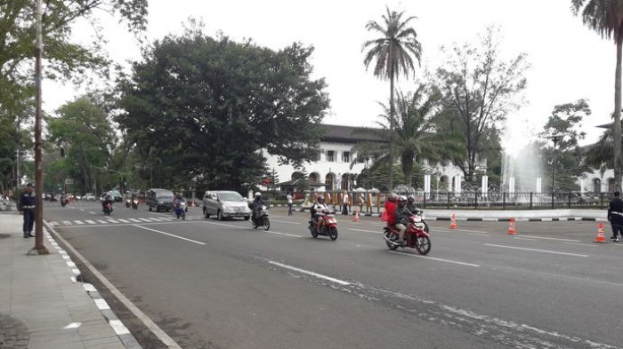 Ada demo buruh hari ini, Jalan Diponegoro masih lengang (Foto: tribunnews)