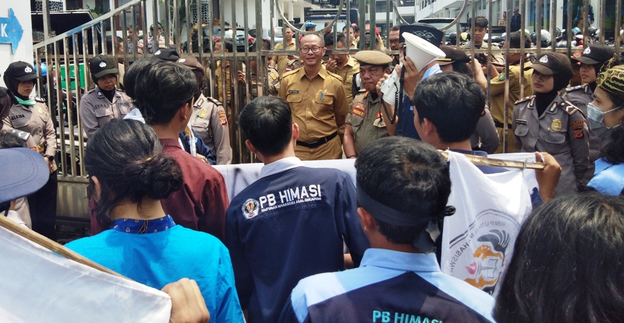 DAK Dinas Kesehatan Kota Sukabumi senilai Rp6,5 miliar tak terserap, mahsiswa gerudug Pemkot Sukabumi. Foto: dara.co.id/Riri