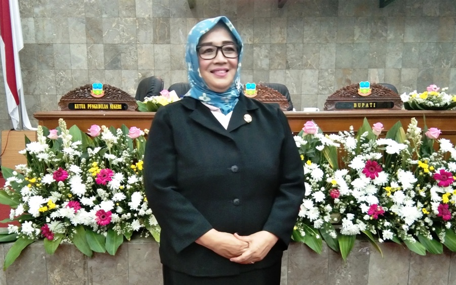 Ketua DPRD Garut periode 2019-2024, Euis Ida Wartiah, yang baru dilantik. Foto: dara.co/Beni

