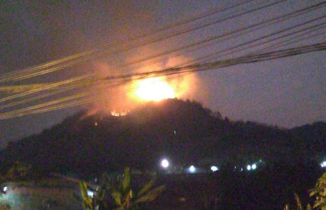 Gunung Lagadar kebakaran (Foto: galamedianews)