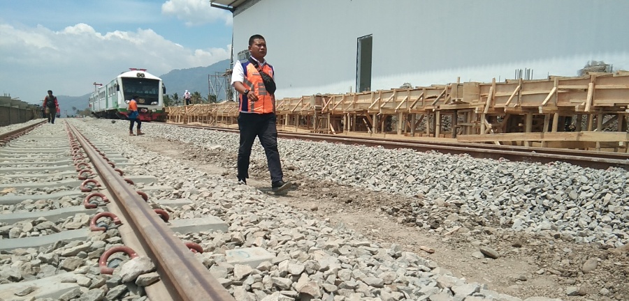 Kereta inspeksi PT KAI dalam uji coba jalur Cibatu-Wanaraja, Kamis (3/10/2019). Foto: dara.co.id/Beni