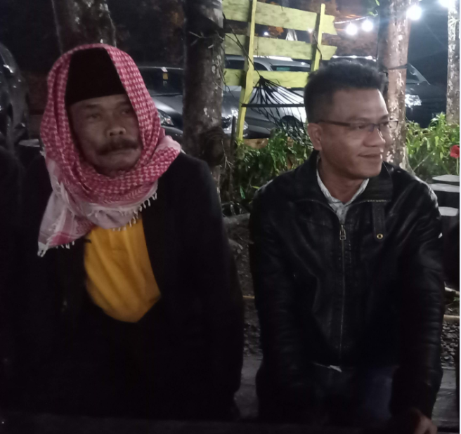 Dadang Supriatna dan pemegang BPJS (Foto: Fattah)