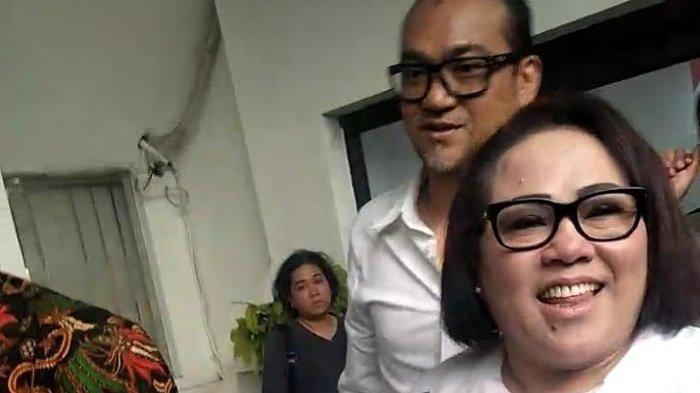 Nunung dan suaminya jalani sidang perdana kasus kepemilikan narkoba (Foto: tribunnews)