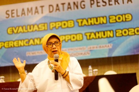 Kadisdik Jabar, Dewi Sartika (Foto: galamedianews.com)