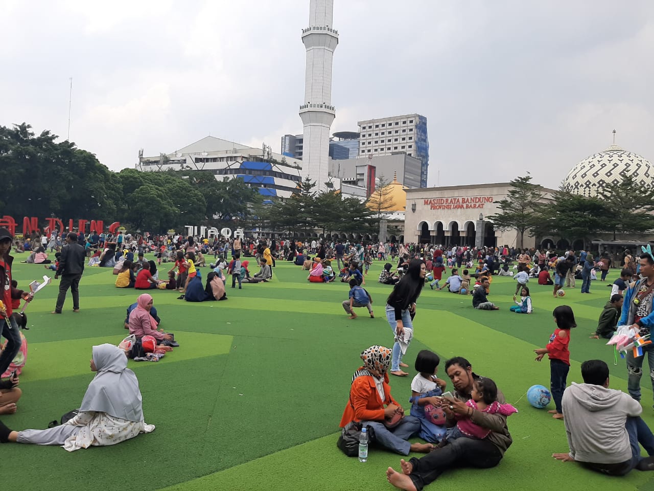 Ilustrasi alun alun Bandung (Foto: Prasetyo)