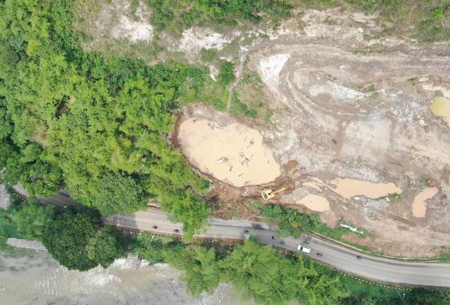 Foto udara kolam pengendali lumpur yang jebol di lokasi galian C, Kampung Sungapan, Desa Sadu, Kecamatan Soreang, Kabupaten Bandung (Foto: Ist/galamedianews.com)