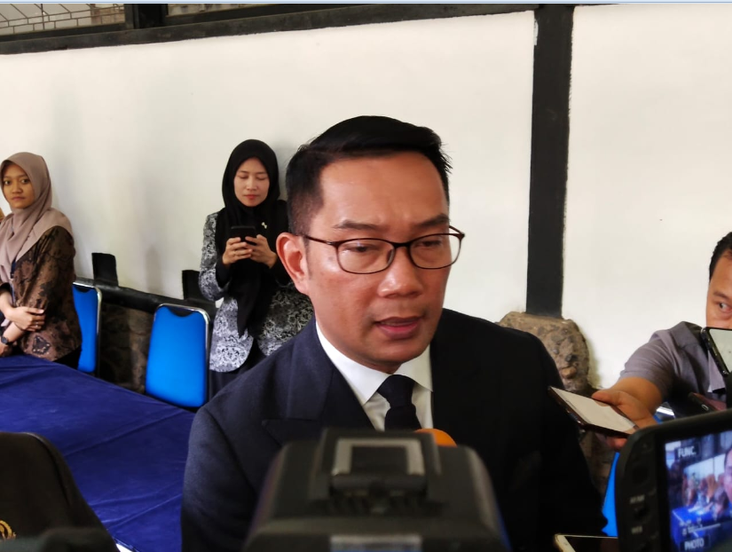 Gubernur Jabar, Ridwan Kamil saat diwawancara wartawan (Foto: Ardian Resco)