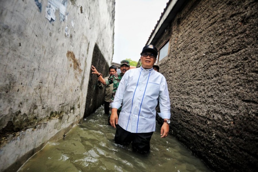 WALI Kota Bandung, Oded M. Danial mengunjungi lokasi banjir di Kelurahan Rancabolang, Kecamatan Gedebage, Sabtu (25/1/2020).Agvi Firdaus/Humas.Bandung.go.id