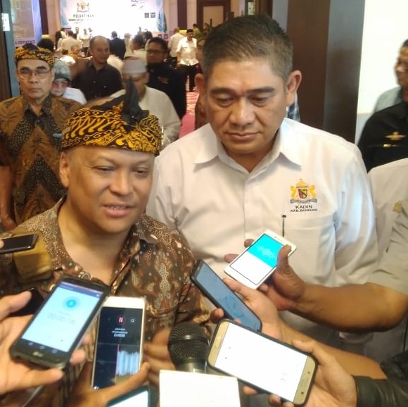 Presiden International Chamber of Commerce (ICC) Indonesia, Ilham Akbar Habibie saat diwawancarai sejumlah wartawan usai menghadiri Pelantikan Pengurus Kadin Kabupaten Bandung periode 2019-2024 di Grand Sunshine Sahid Hotel, Soreang, Kabupaten Bandung, Jumat (28/2/2020). Foto: M. Zein/dara.co.id