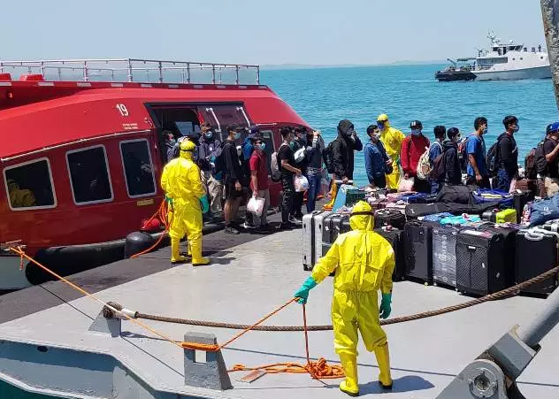 Evakuasi WNI awak Kapal Pesiar World Dream ke Pulau Sebaru Kecil. (Foto: Ist)