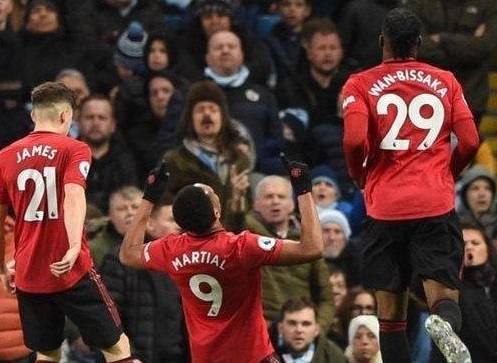 Pemain Manchester Uniterd, Anthony Martial melakukan selebrasi usai mencetak gol ke gawang Manchester City. (Foto: Twitter Munitedes)