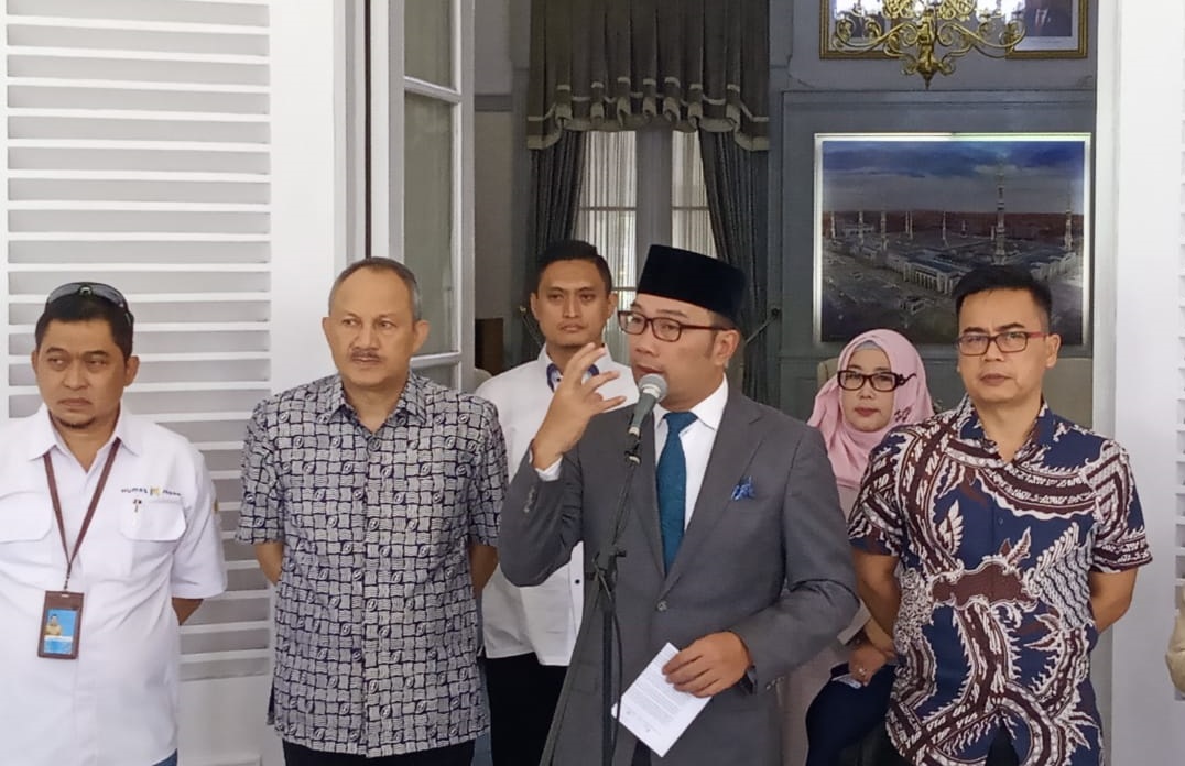 Gubernur Jabar, Ridwan Kamil melakukan konferensi pers di Gedung Pakuan, Jalan Cicendo, Kota Bandung, Minggu (15/3/2020). (Foto: Ardian Resco/istimewa)