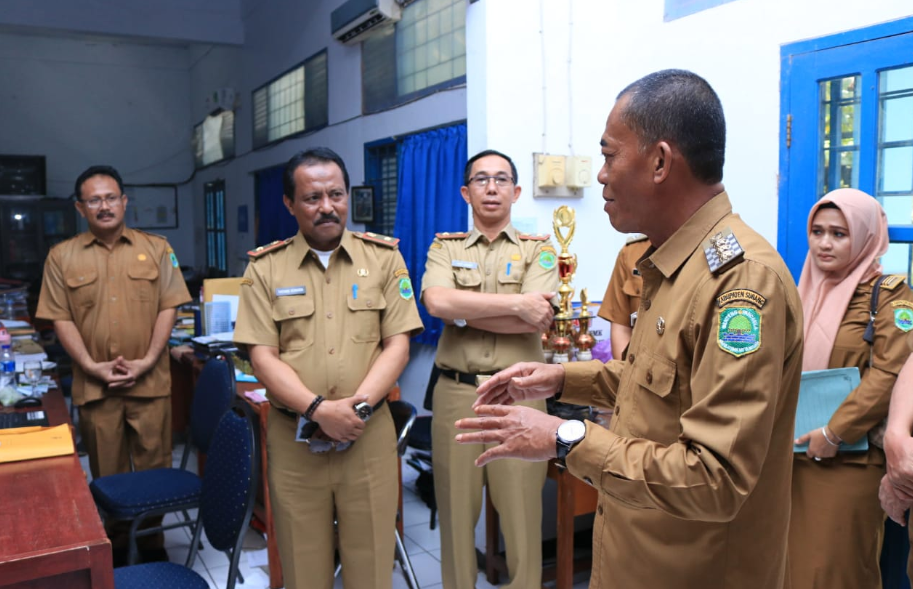 Bupati Subang H Ruhimat sosialisasikan pencegahan virus corona (Foto: Deny Suhendar/dara.co.id)