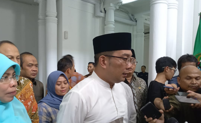 Gubernu Jabar Ridwan Kamil, selepas rapat koordinasi di Gedung Sate (Foto: Ardian resco/dara.co.id)