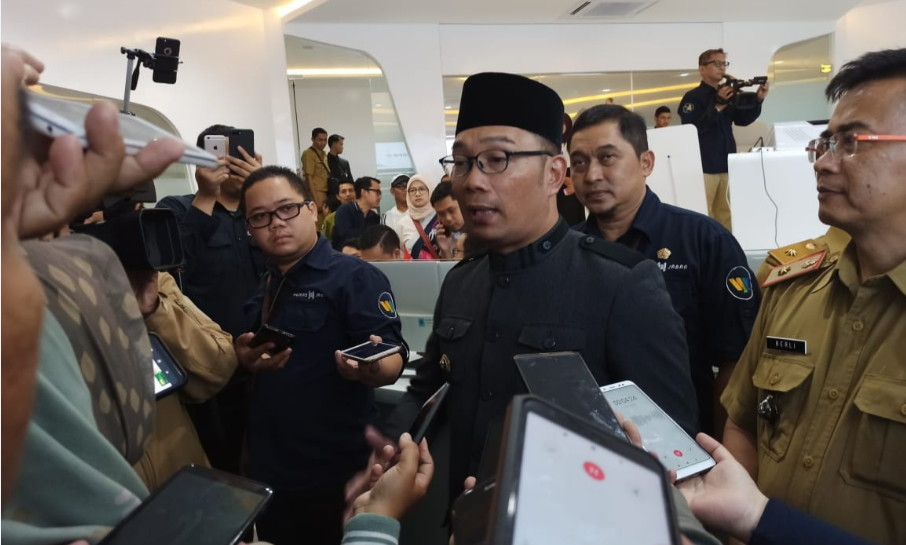 Gubernur Jawa Barat, Ridwan Kamil saat jumpa wartawan di Command Center (Foto: Ardian Resco/dara.co.id)