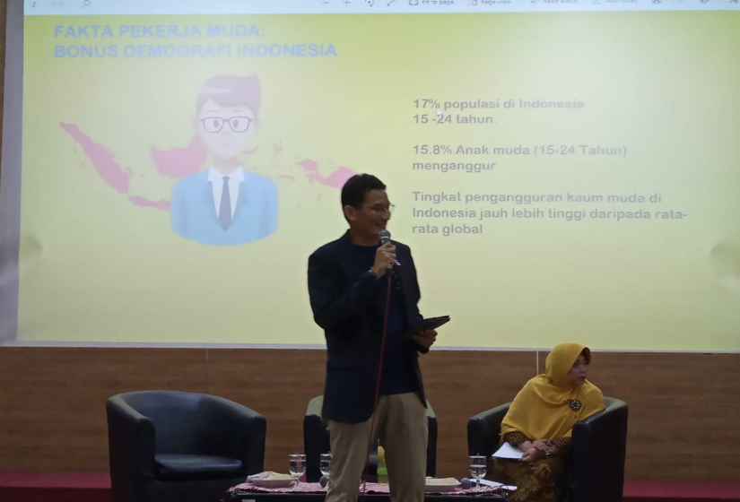 Sandiaga Uno yang memberikan pemaparan dalam Seminar Nasional di Unisba (Foto: Ardian Resco/Istimewa)
