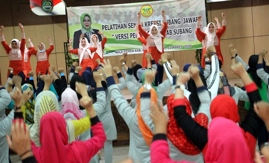 Ibu-ibu sedang senam kreasi Subang Jawara (Foto: Deny Suhendar/dara.co.id)