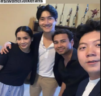 Personel Super Junior, Siwon Choi  menyambangi rumah Raffi Ahmad dan Nagita Slavina. (Foto : okezone)
