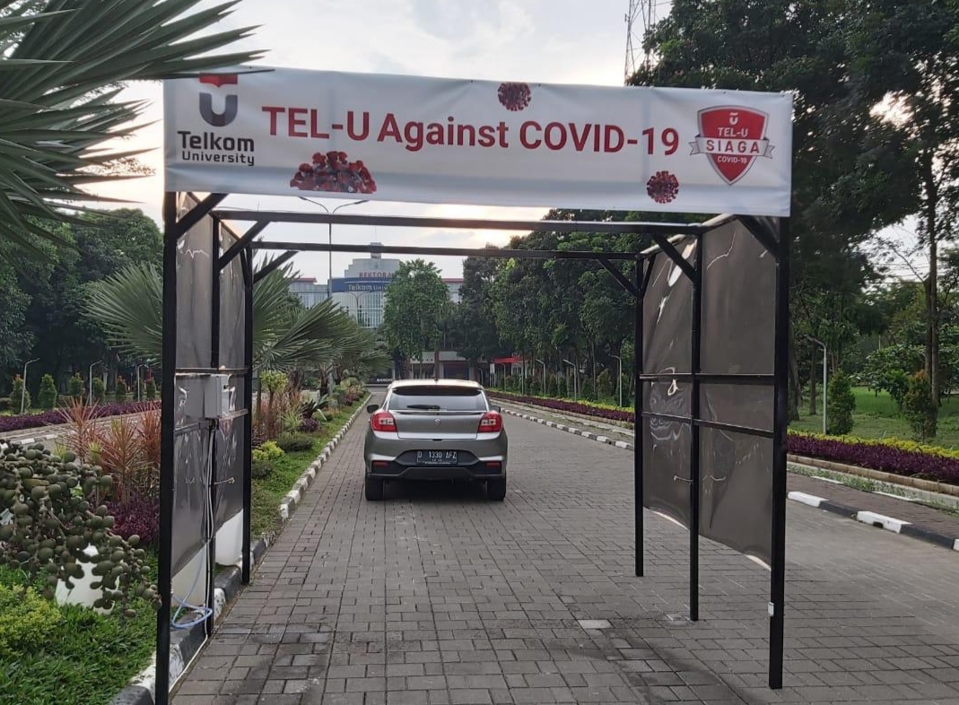 Chamber Car di gerbang masuk kampus Telkom University di Kecamatan dayeuhkolot, Kabupaten Bandung, Jawa Barat. (Foto: Humas Telkom University)