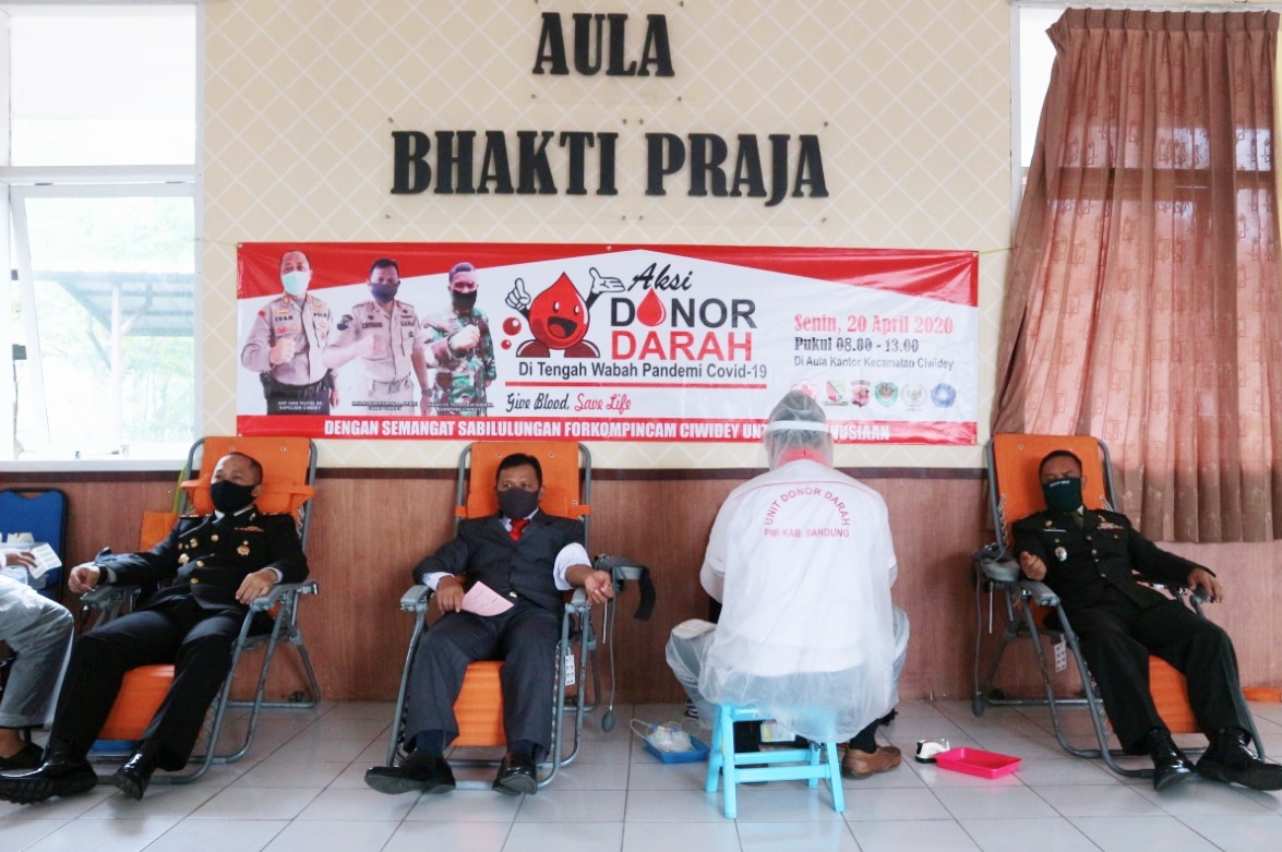 Donor Darah Forkopimcam Ciwidey. (Foto: Humas Setda Kabupaten Bandung)