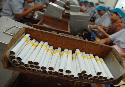 Ilustrasi Pabrik Rokok. (Foto: bisnis.com)