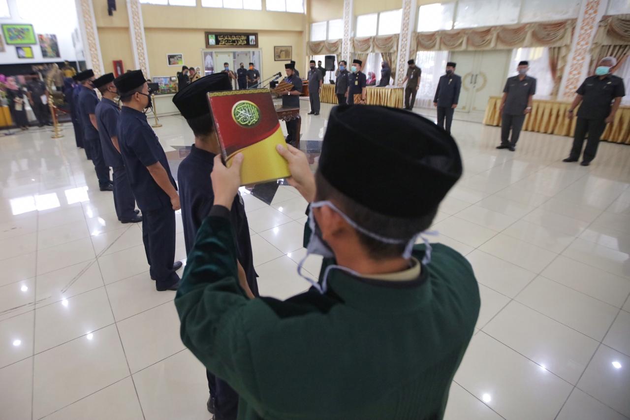 Ilustrasi. Pelantikan puluhan ASN jabatan fungsional guru di Aula Rumah Jabatan Bupati Bandung, Soreang, Kabupaten Bandung, Jawa Barat, Selasa (21/4/2020). (Foto: Humas Setda Kabupaten Bandung)