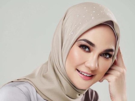 Luna Maya (Foto: instagram @vanillahijabcatalog)