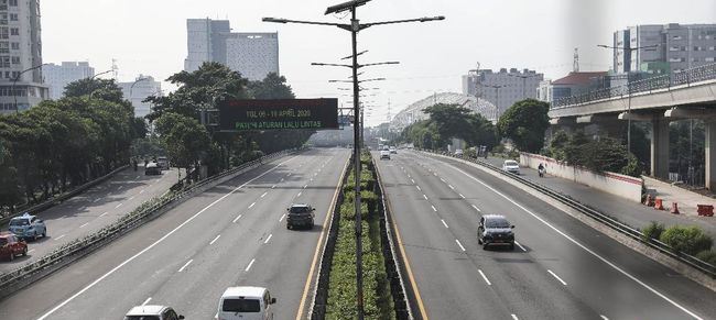 PSBB diterapkan, Kota Jakarta lengang, Jumat (10/4/2020). (Foto : CNNIndonesia)