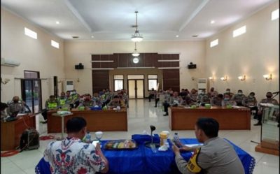 Polisi Resort (Polres) Subang menggelar Latihan Pra Ops Keselamatan Lodaya 2020 di Aula Patriata ma Polres Subang, Sabtu (04/ 04/2020). Kegiatan ini dalam rangka cipta kondisi menjelang Idul Fitri 1441 H, ditengah gejolak mewabahnya Covid-19. (Foto : deny suhendar/dara.co.id)
