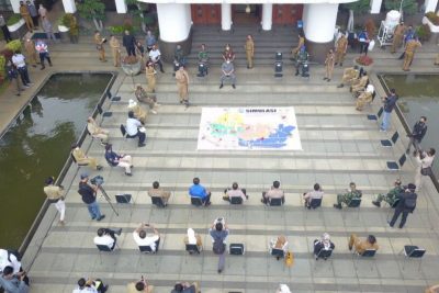 Wali Kota Bandung, Oded M. Danial didampingi Sekretaris Daerah Kota Bandung, Ema Sumarna menghadiri Simulasi PSBB Kota Bandung bersama unsur Forkopimda di Balai Kota Bandung, Senin (20/4/2020).(Foto : Web Pemkot Bandung)