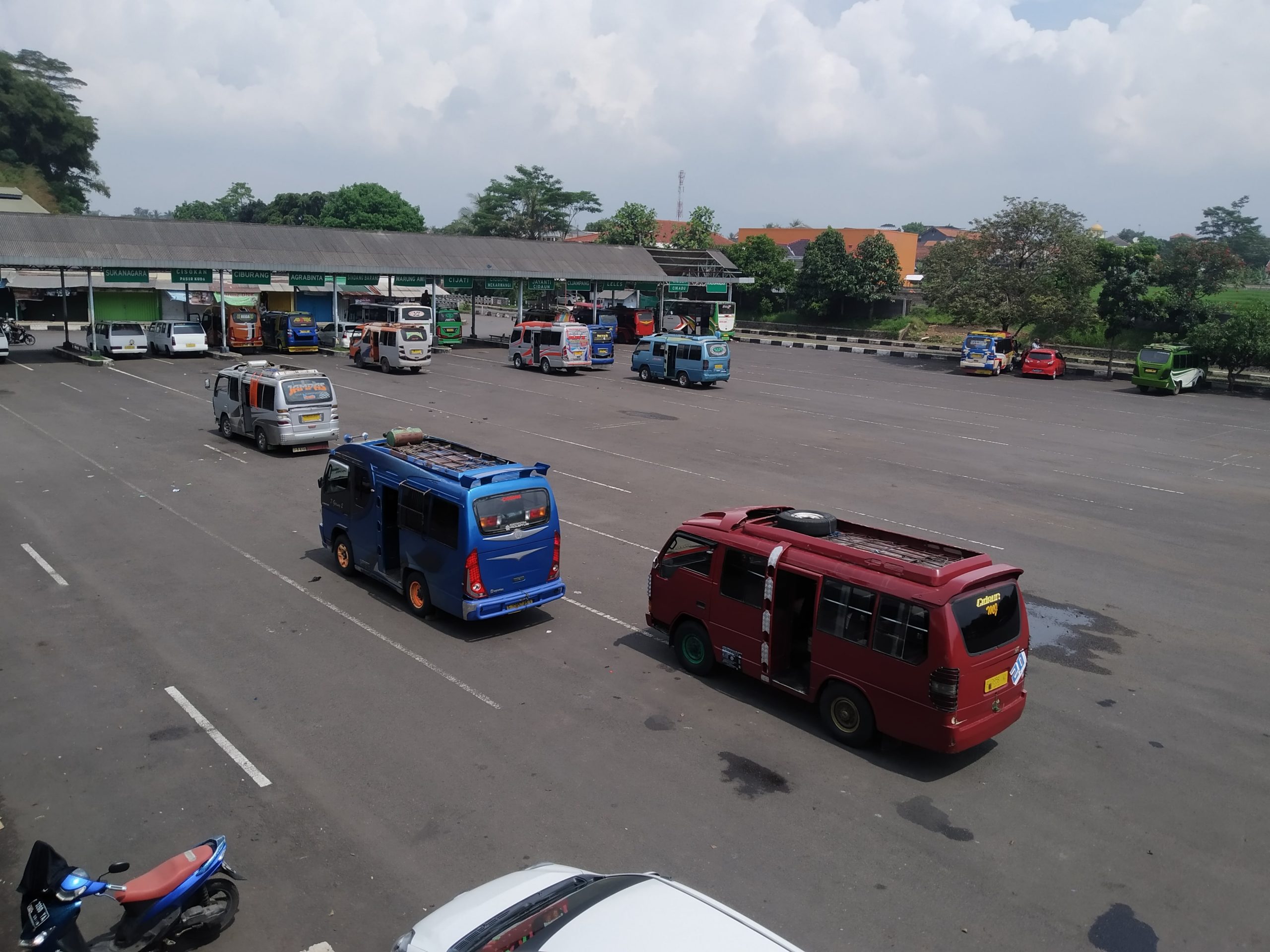 Terminal Pasir Hayam Cianjur tanpak sepi (Foto: Purwanda/dara.co.id)