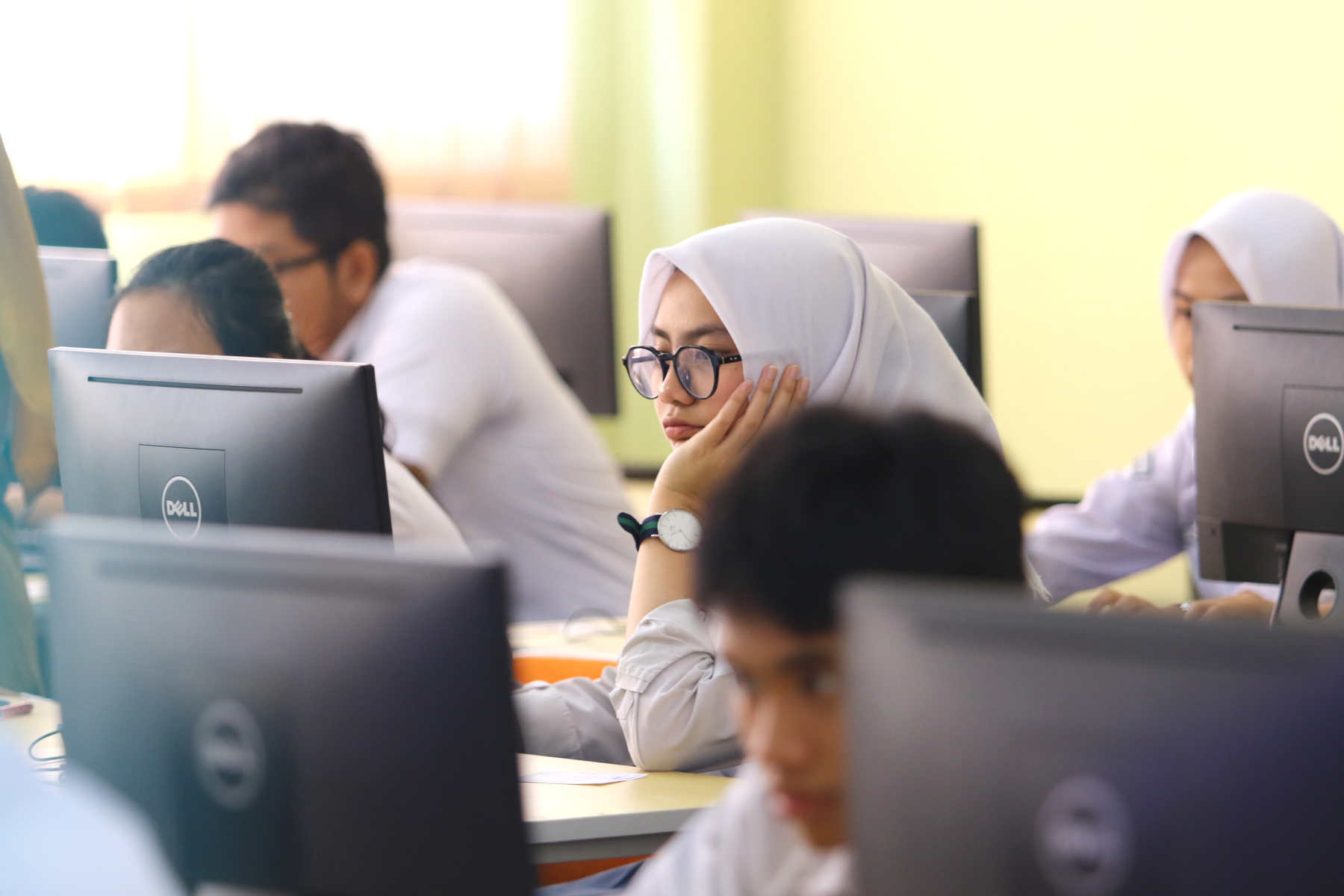 Ilustrasi pelajar SMA/SMK. (Foto: Ayobandung/Irfan Al-Faritsi)